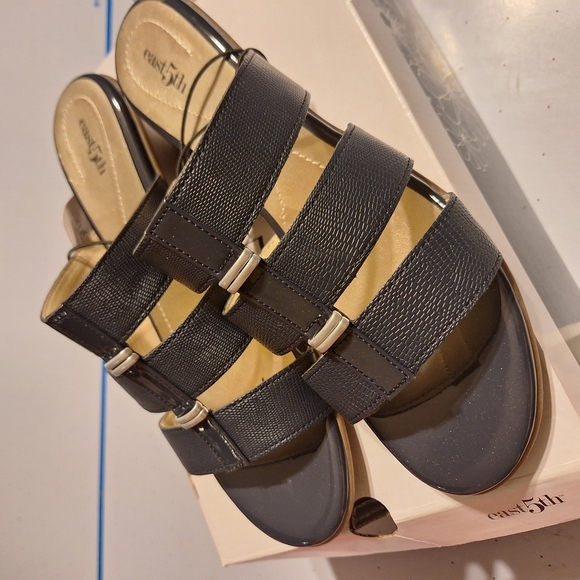 New East 5th Elegant Black Sandals with Cushioned Sole. Size 10 M - Picture 2 of 6